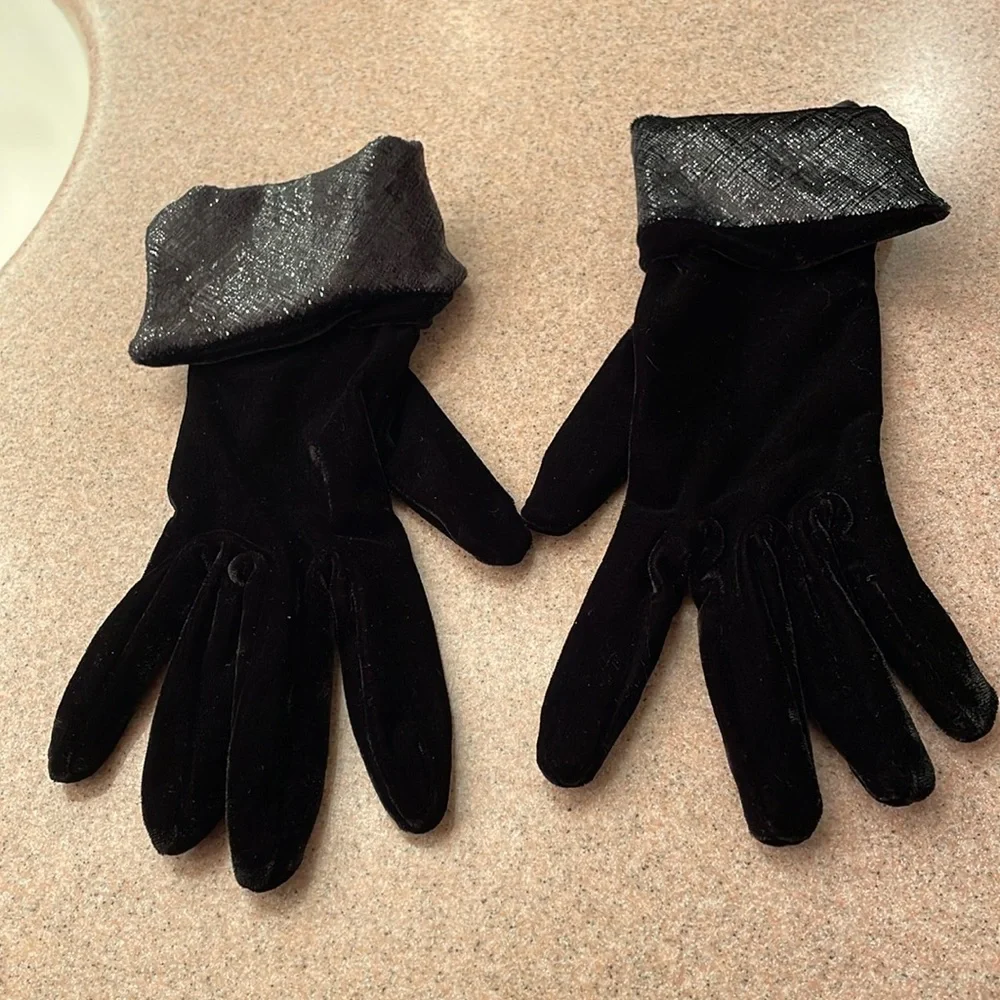 Chico’s velvet gloves